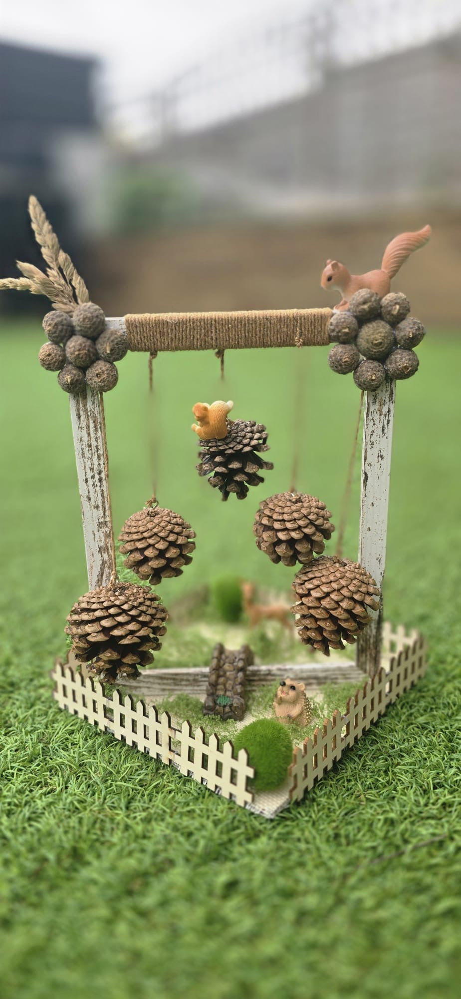 Rustic Woodland Pinecone Swing Decor – Handmade Forest Diorama with Squirrel & Hedgehog | 26cm Height | 17x17cm Base