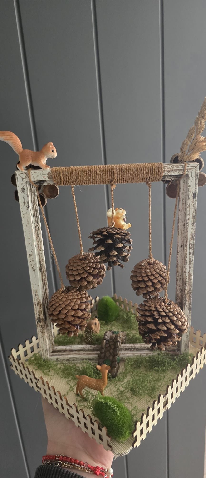 Rustic Woodland Pinecone Swing Decor – Handmade Forest Diorama with Squirrel & Hedgehog | 26cm Height | 17x17cm Base