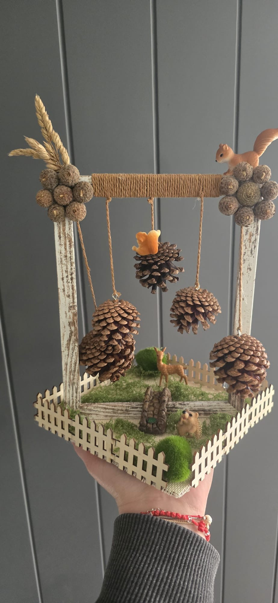Rustic Woodland Pinecone Swing Decor – Handmade Forest Diorama with Squirrel & Hedgehog | 26cm Height | 17x17cm Base